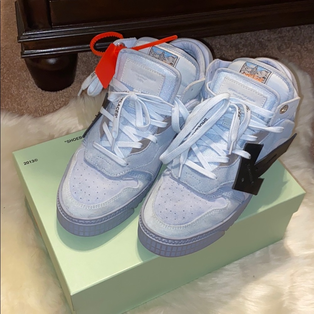 OFF COURT LOW PALE BLUE MEDIUM OFF-WHITE